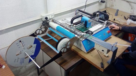 Picareta de CHMT36VA SMD e máquina do lugar, alimentador da vibração do equipamento da colocação de Smt do tampo da mesa