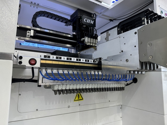 0201 BGA que monta 4 picaretas pequenas de SMD das cabeças e máquina CHM-551 CPK≥1.0 do lugar