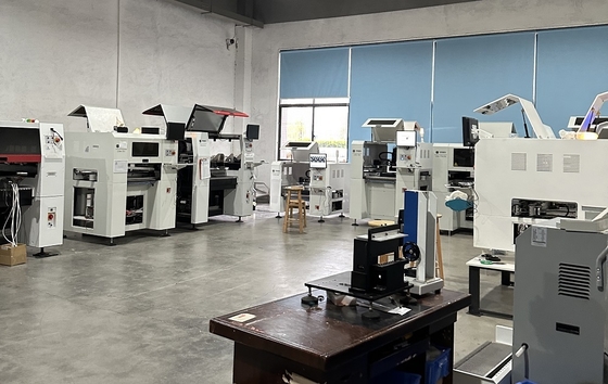 Máquina de Montagem de Componentes SMT PCB CHM-650 de Alta Precisão com 4 Cabeças
