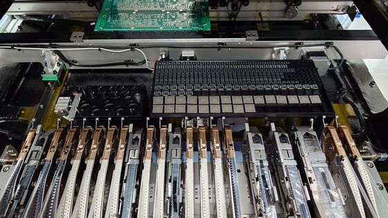 Charmhigh 551P SMD Pick and Place Machine Prototyping Produção em pequenos lotes CPK≥1.0
